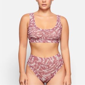 NWT SKIMS Large Raspberry Swirl Summer Mesh Bralette